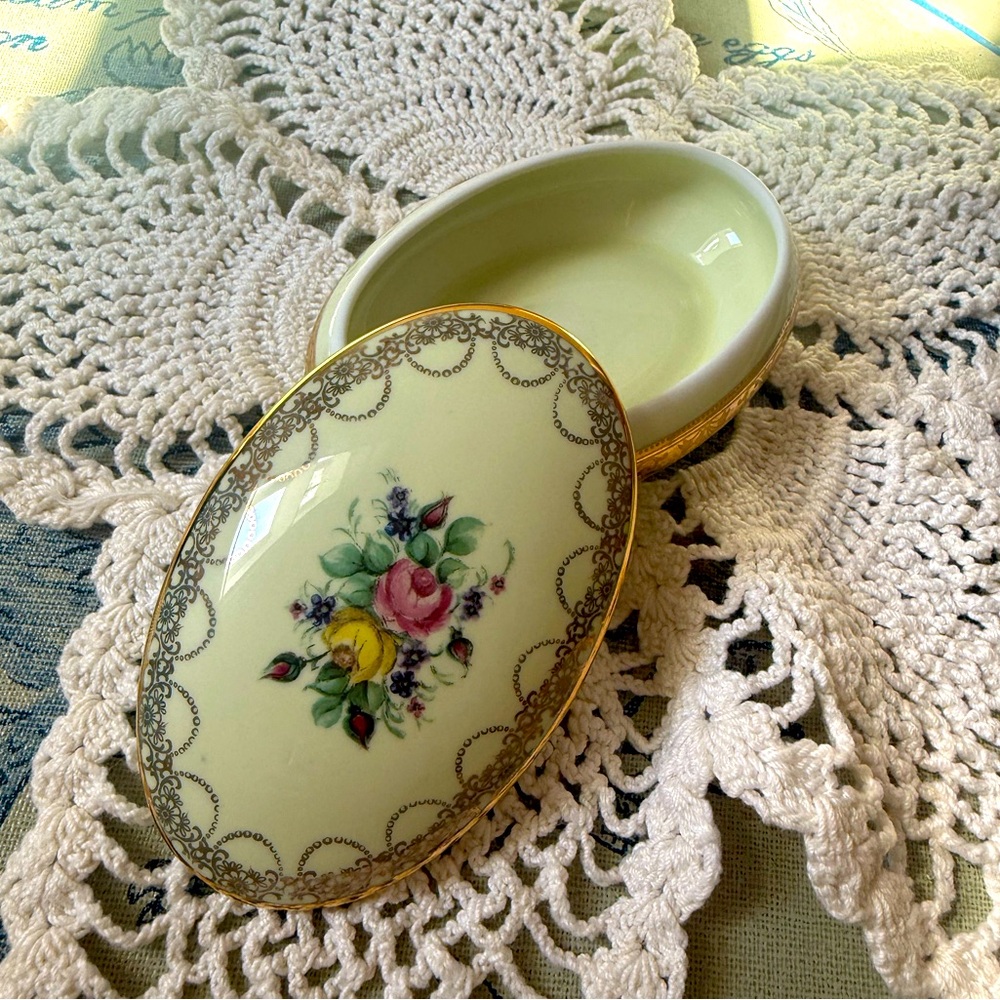 Limoges France 22k Gold Trinket Box